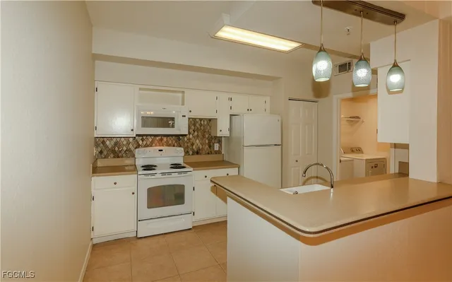 $1,999 | 4670 St Croix Lane, Unit 618, Naples, FL 34109