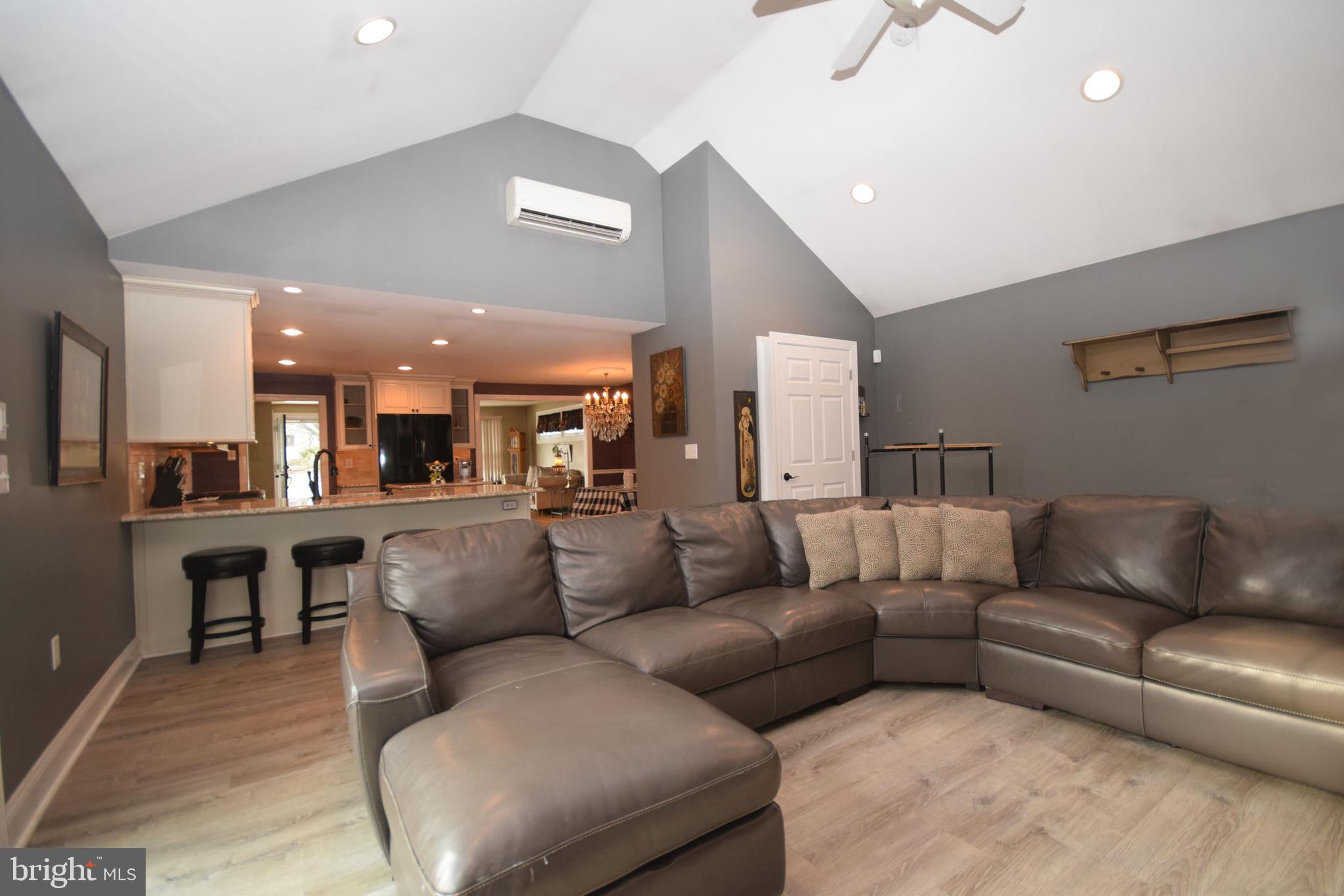 375 Gleaves Road Springfield, PA 19064 - Photo 12 of 38 The perfect party house!