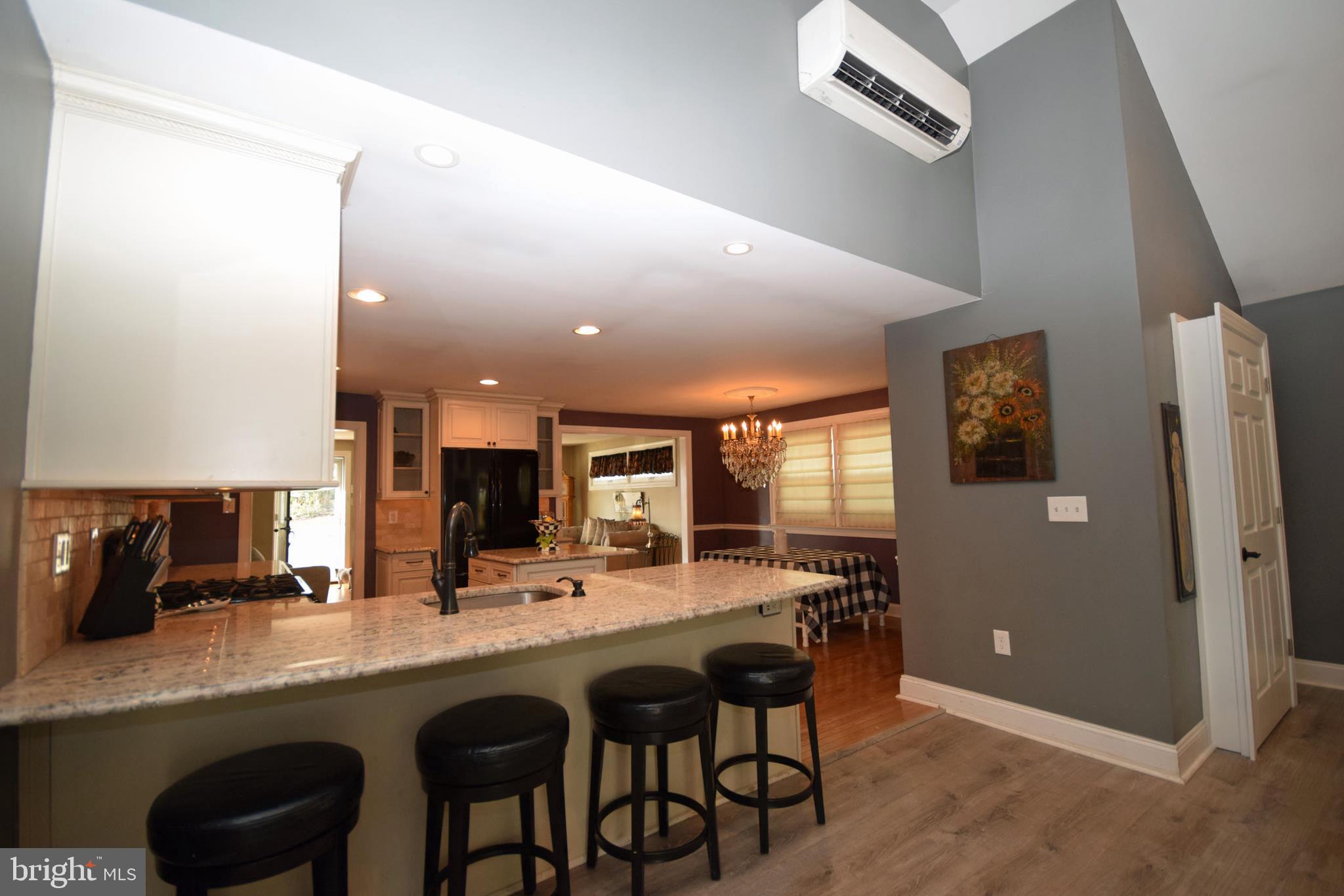 375 Gleaves Road Springfield, PA 19064 - Photo 13 of 38 Granite Counters, Breakfast Bar, & Island
