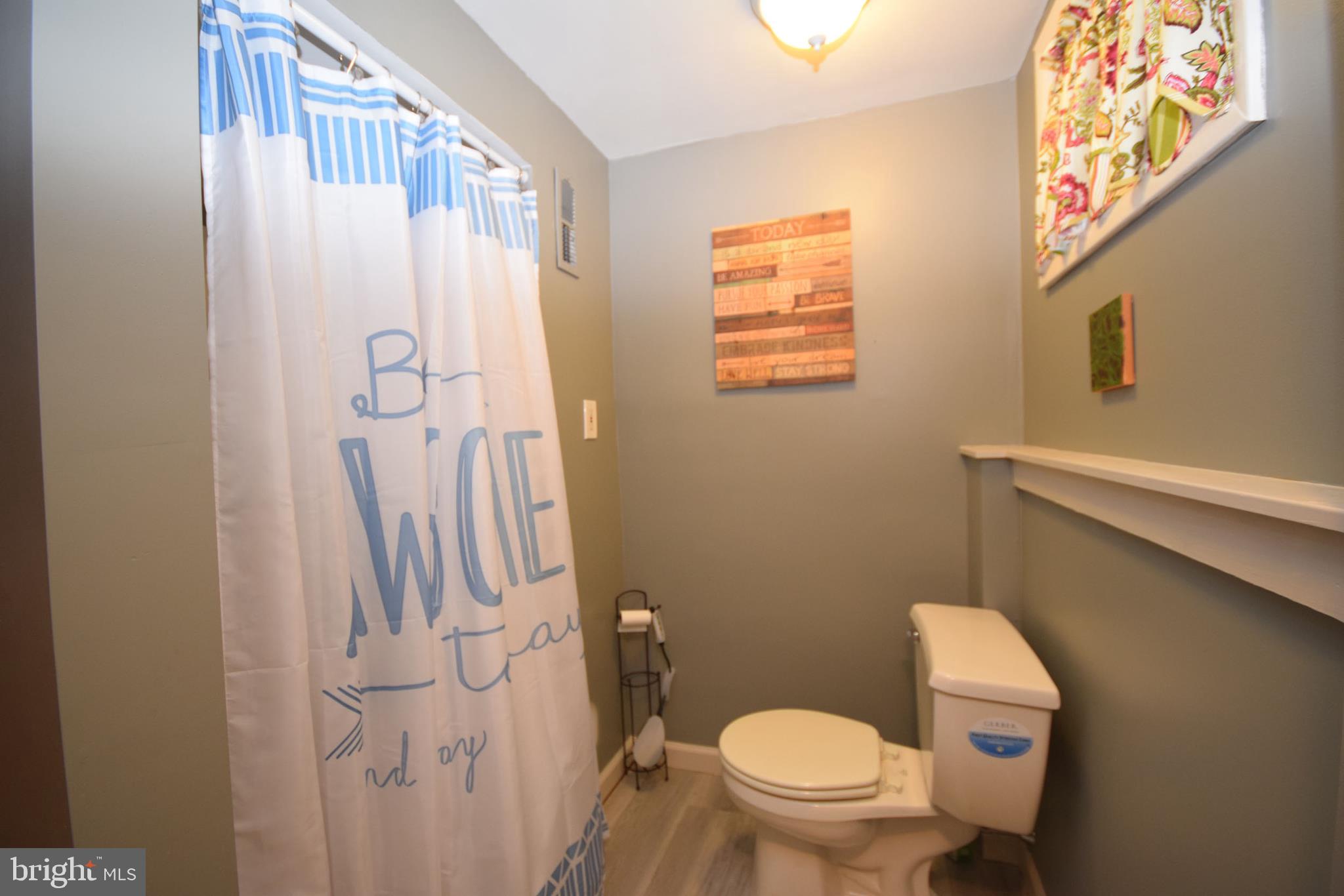 375 Gleaves Road Springfield, PA 19064 - Photo 18 of 38 2nd Full Bathroom