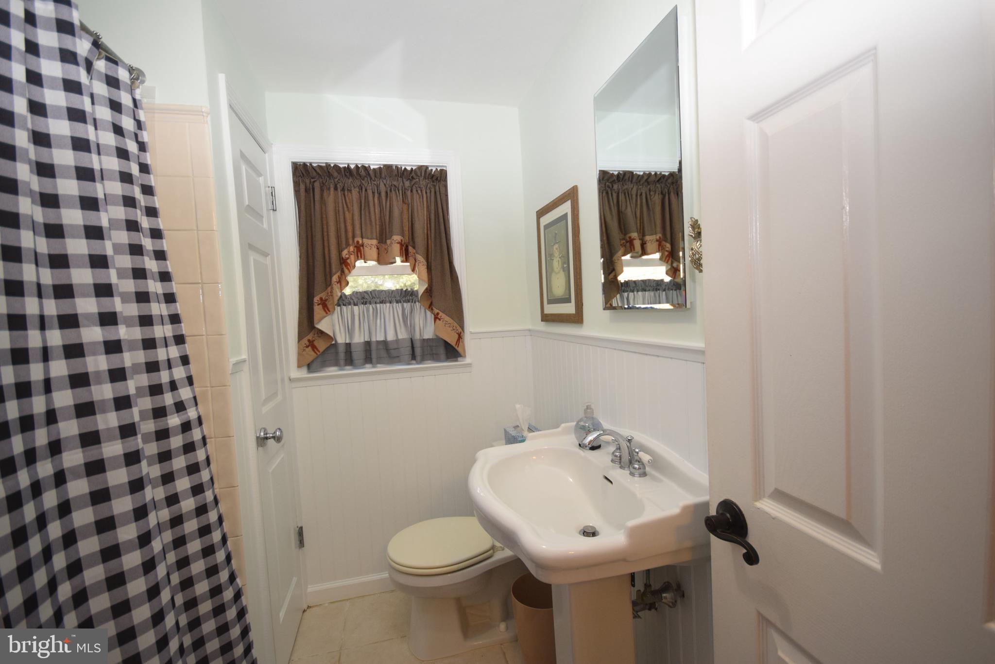 375 Gleaves Road Springfield, PA 19064 - Photo 28 of 38 Beautiful Hall Bathroom