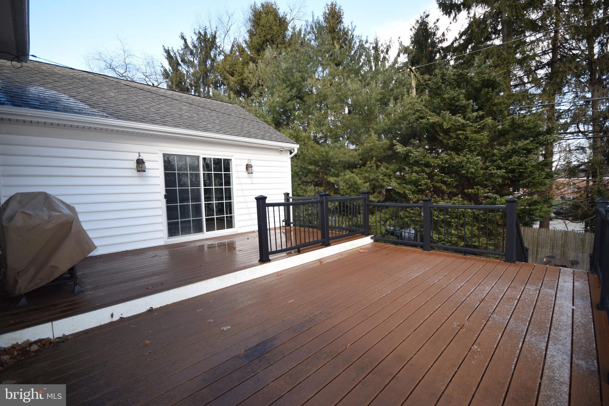 375 Gleaves Road Springfield, PA 19064 - Photo 30 of 38 Dine Al'Fresco under the stars this summer!