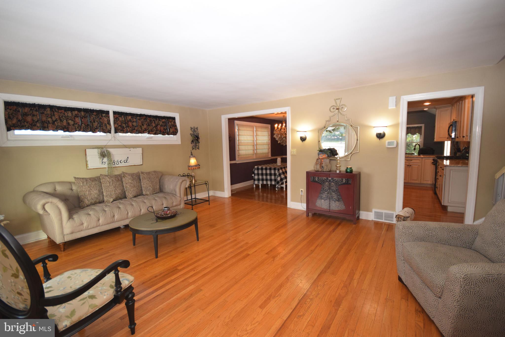 375 Gleaves Road Springfield, PA 19064 - Photo 6 of 38 Open Floor plan makes entertaining a breeze