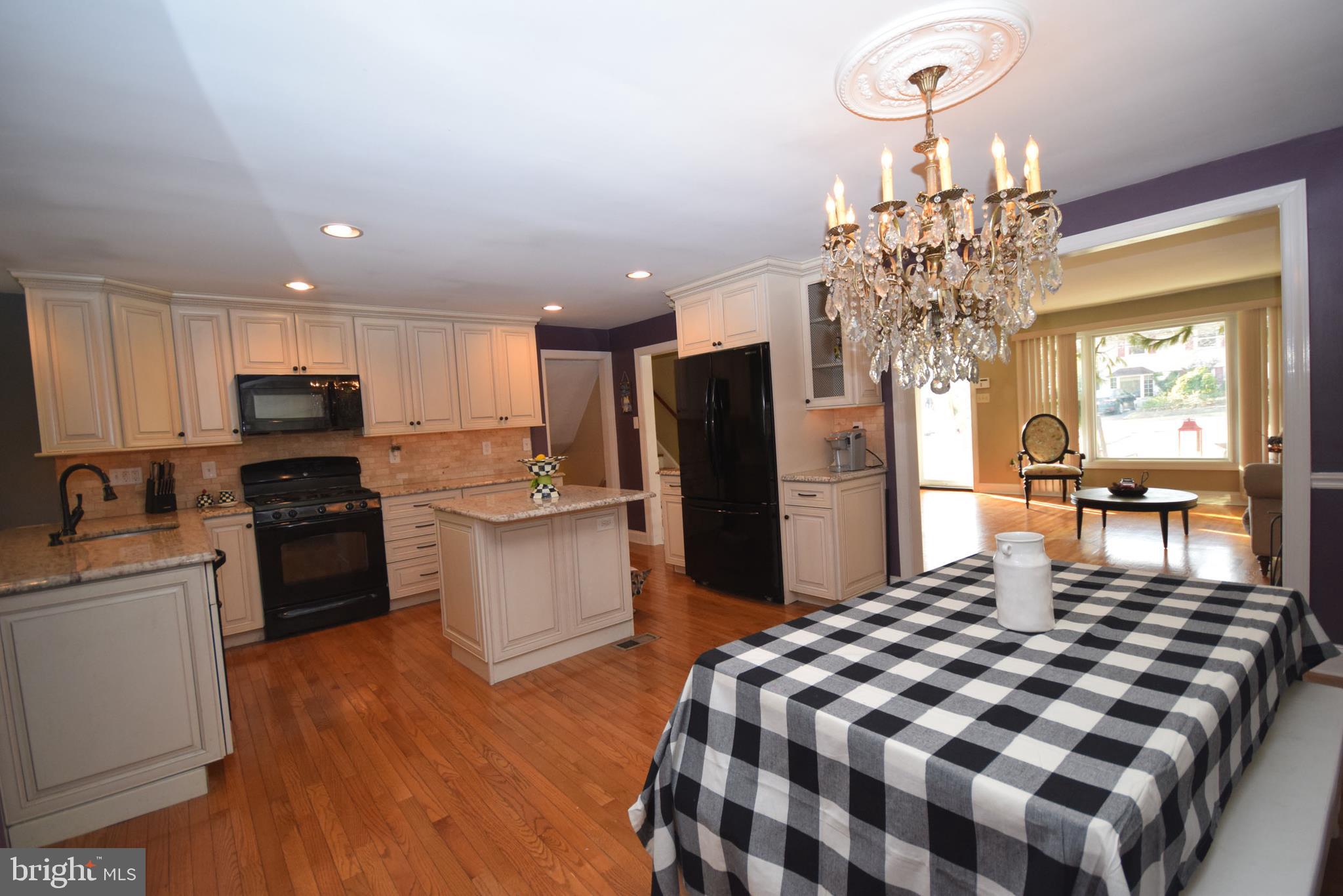 375 Gleaves Road Springfield, PA 19064 - Photo 9 of 38 Gas Cooking is every Chef's preference.