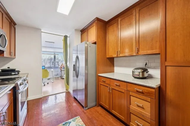 $354,000 | 1 Claridge Drive, Unit 503, Verona, NJ 07044