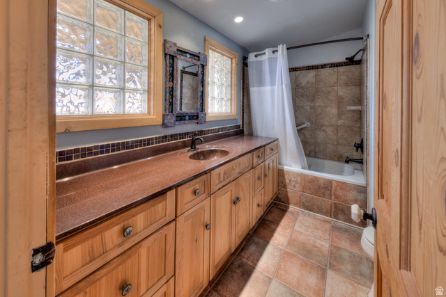 423 Amber Lane Moab, UT 84532 - Photo 28 of 63 Master bath