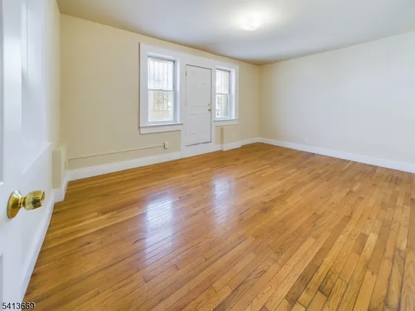 $1,575 | 413 Dodd Street, Unit 6, East Orange, NJ 07017