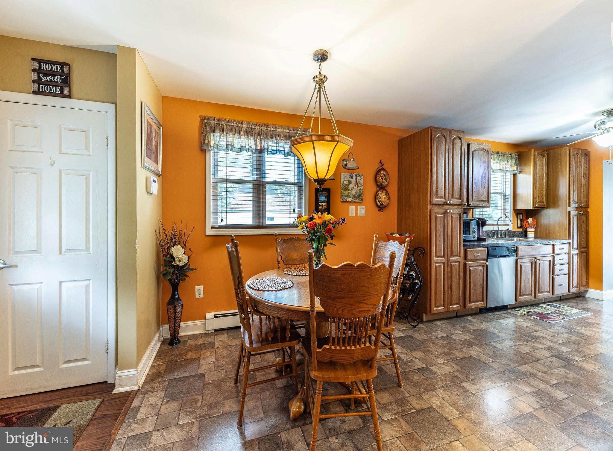 325 Warwick Road Deptford, NJ 08096 - Photo 3 of 29 Dining Area