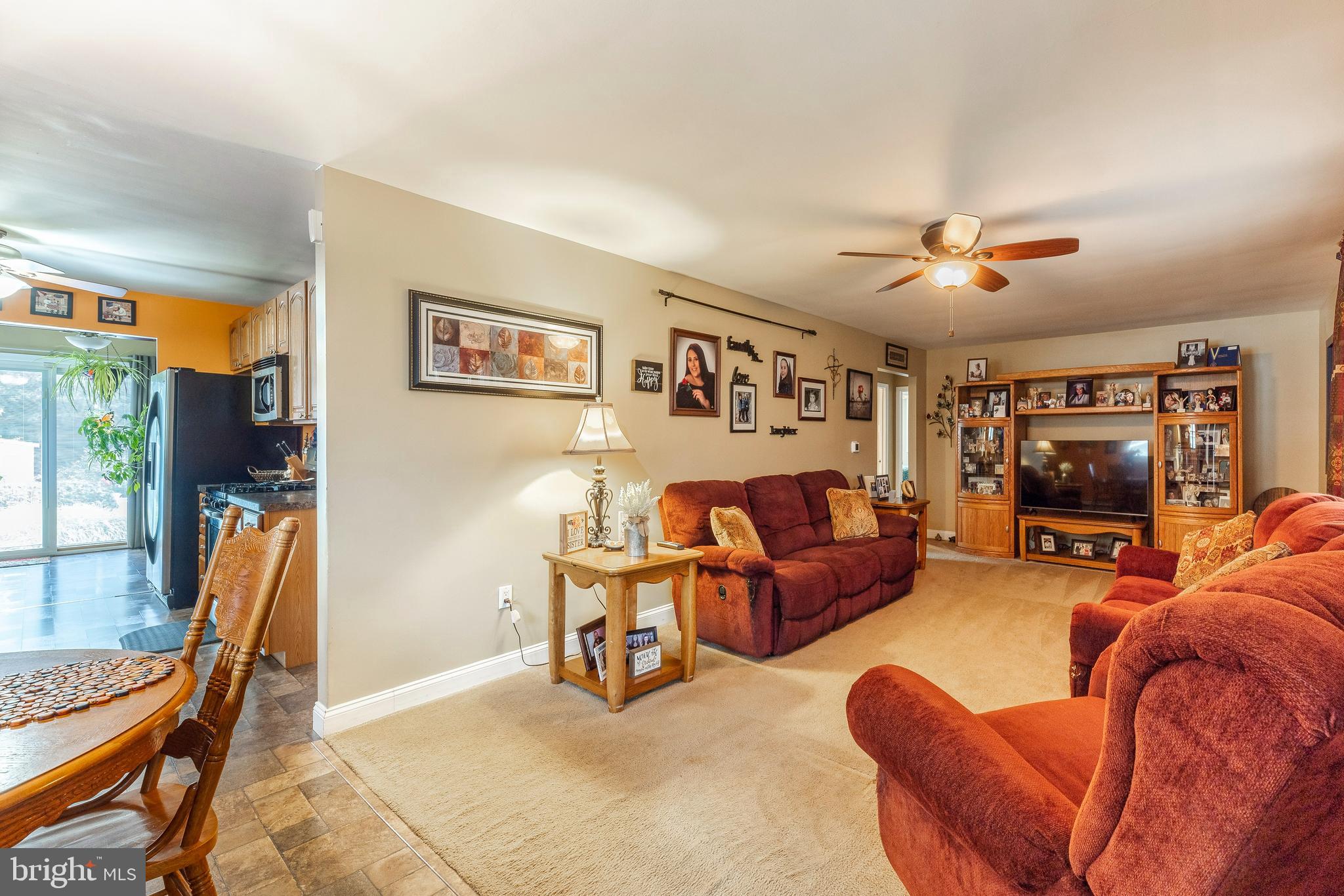325 Warwick Road Deptford, NJ 08096 - Photo 4 of 29 Living Room