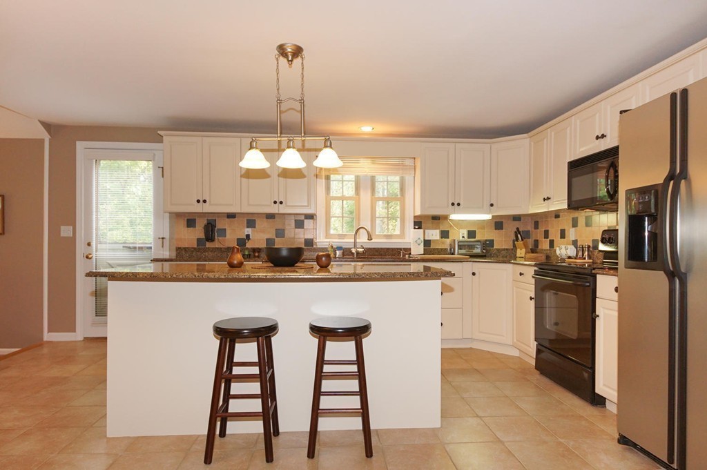 382 Stearns Road Marlborough, MA 01752 - Photo 8 of 30 Gallery Image 8