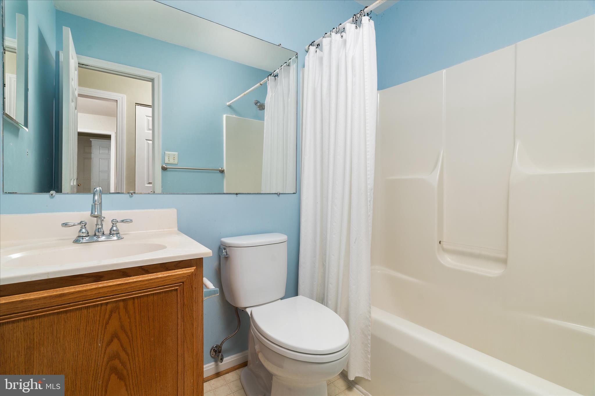 3961 Rectortown Road Marshall, VA 20115 - Photo 24 of 38 Shared upstairs full bathroom w tub/shower combo.