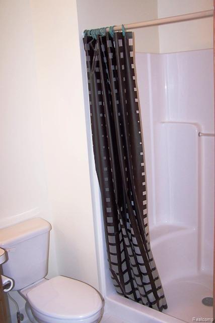 457 Harvard Drive Romeo, MI 48065 - Photo 11 of 18 Shower.jpg