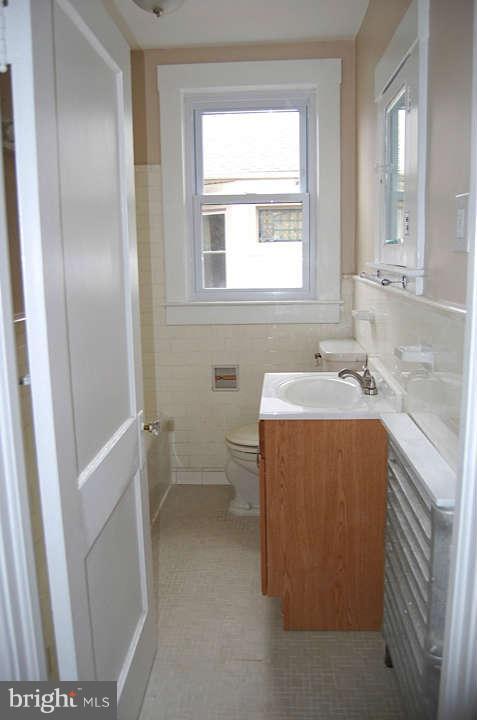 4010 Alto Road Baltimore, MD 21216 - Photo 11 of 18 Bath