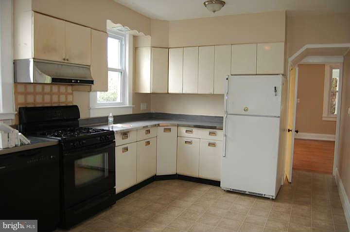 4010 Alto Road Baltimore, MD 21216 - Photo 14 of 18 Kitchen