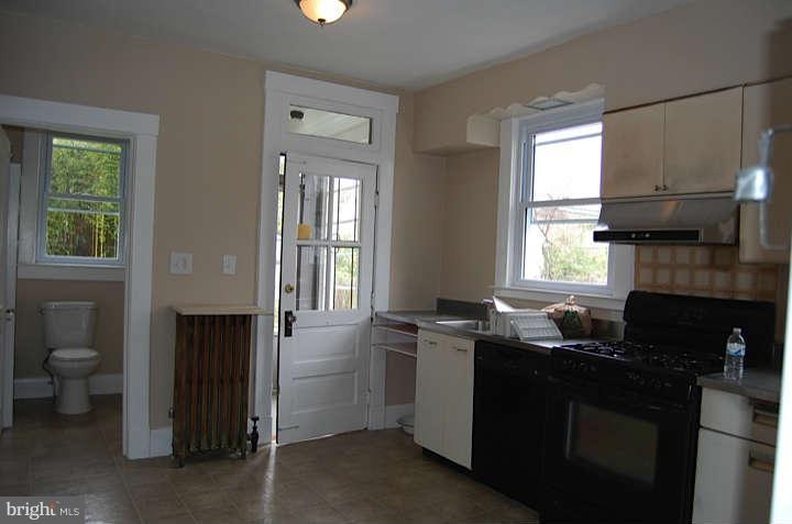 4010 Alto Road Baltimore, MD 21216 - Photo 18 of 18 Kitchen