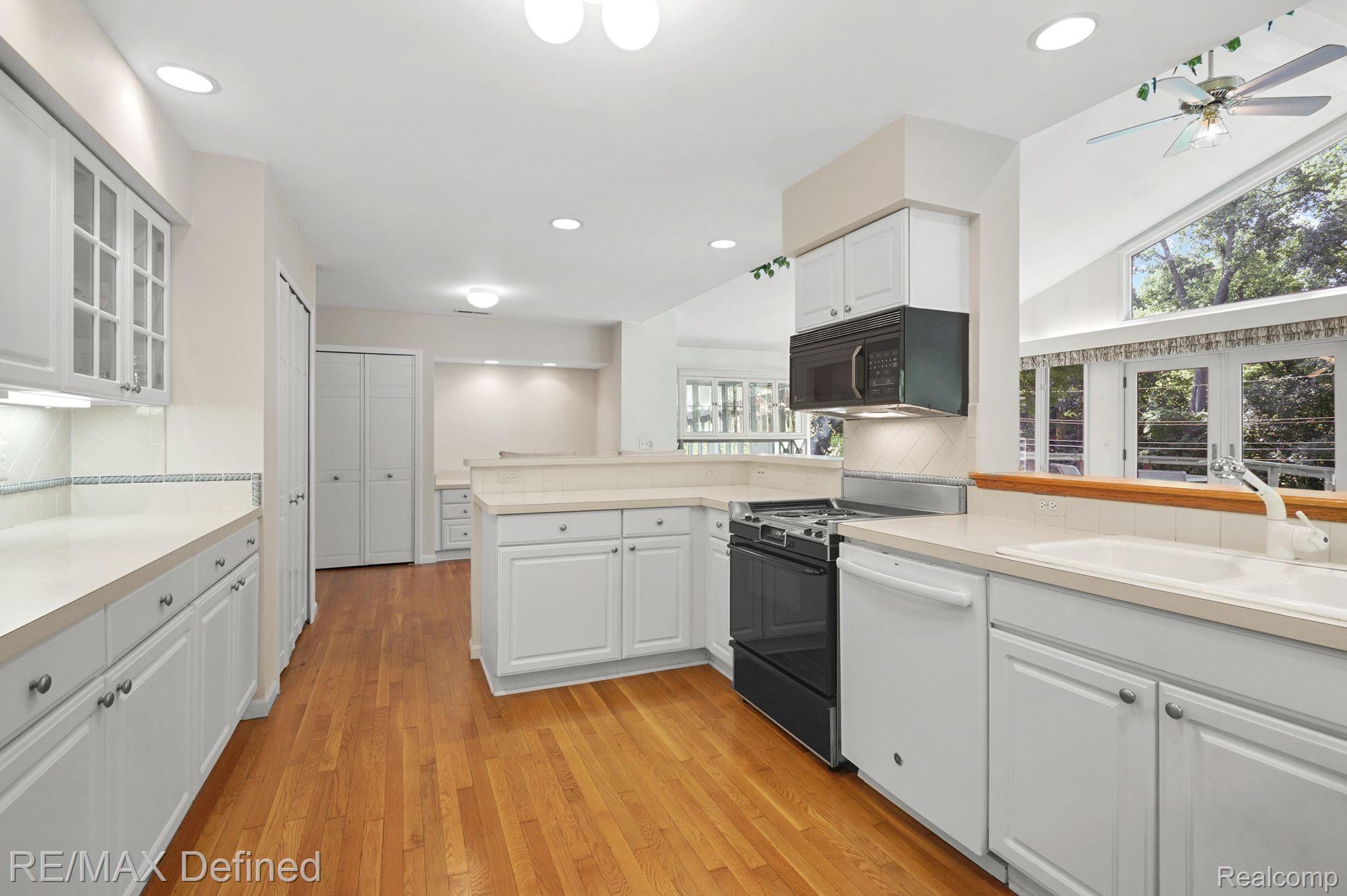 2801 West Wattles Road Troy, MI 48098 - Photo 11 of 37 Gallery Image 11