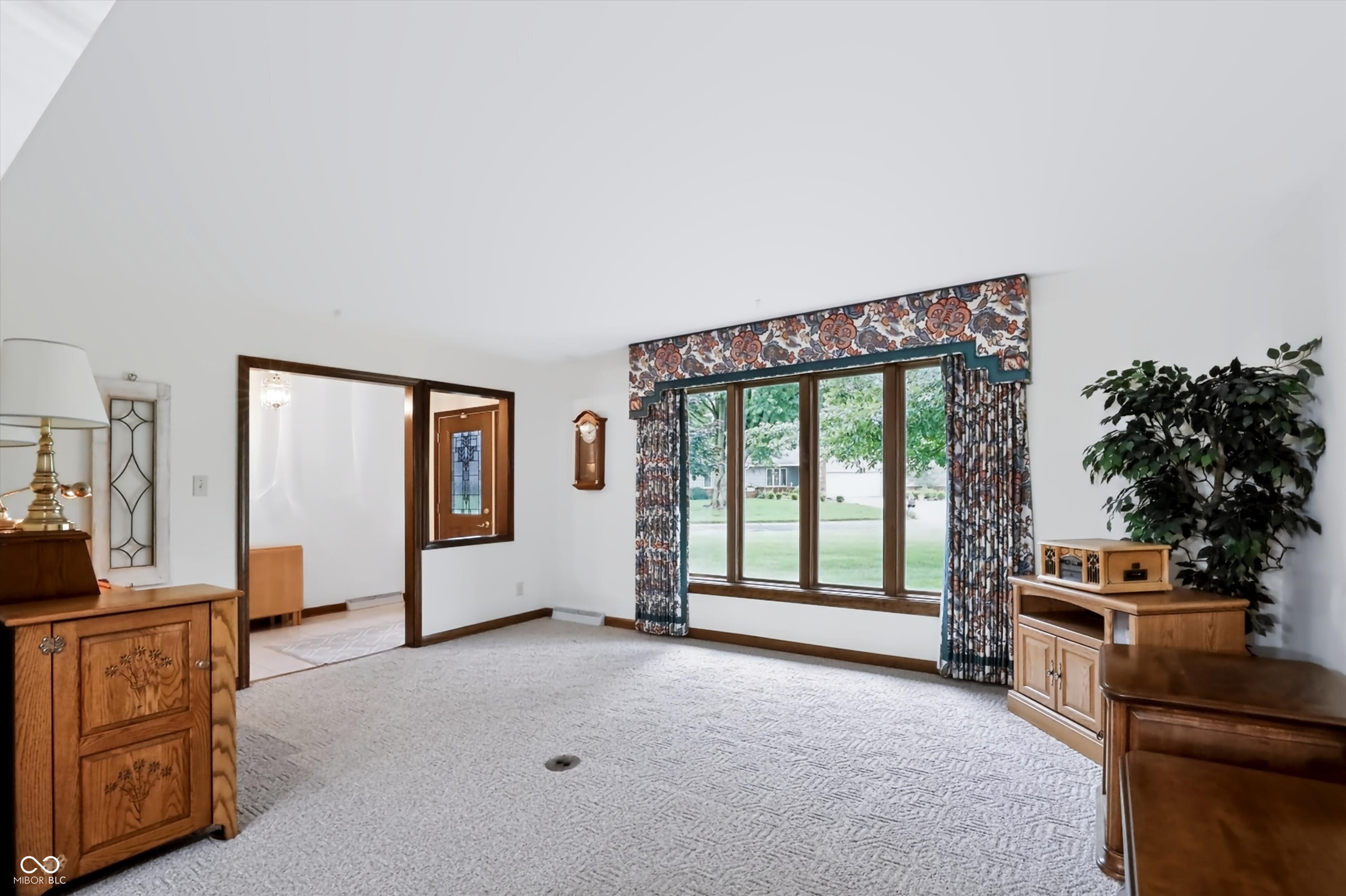 487 Moccosin Road Greenwood, IN 46142 - Photo 11 of 55