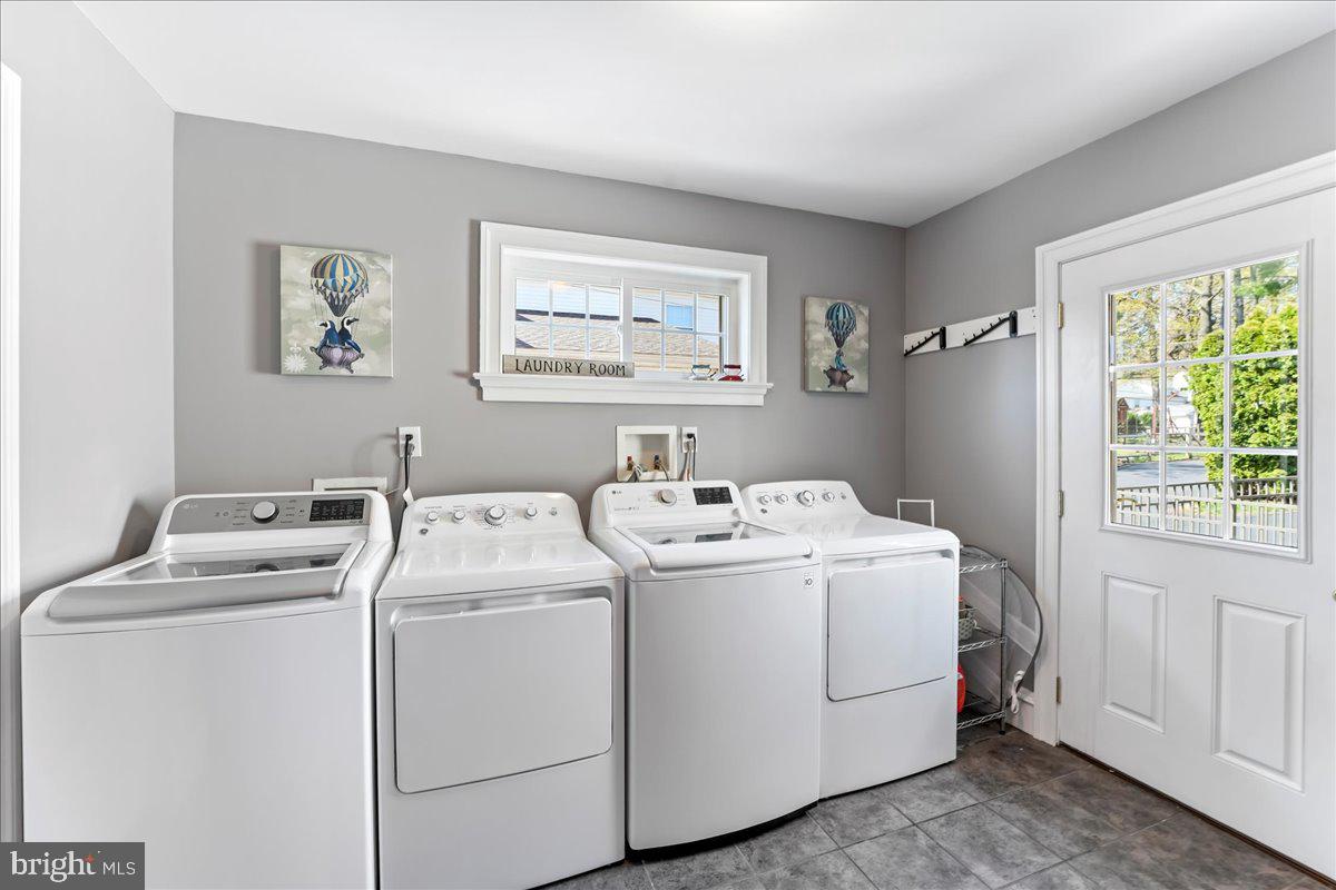 132 North Highland Road Springfield, PA 19064 - Photo 19 of 35 a utility room with dryer and washer