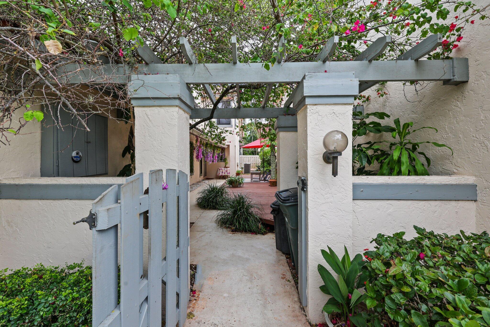 5518 Croydon Court Boca Raton, FL 33486 - Photo 4 of 65 5518 Croydon Ct - 4.jpg-SMALL