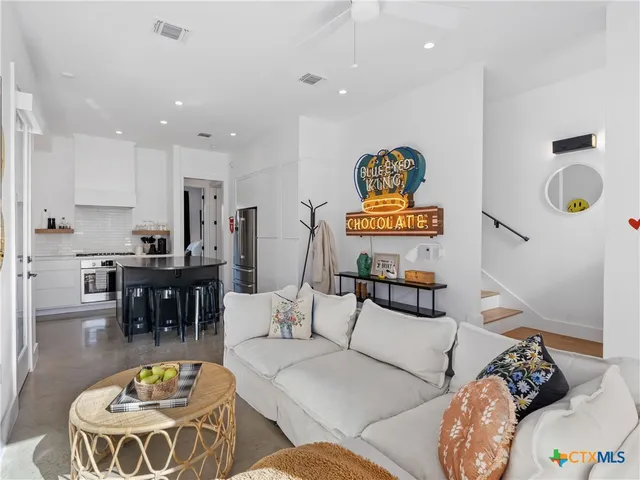 $746,000 | 512 Sacramento Drive, Unit A, Austin, TX 78704