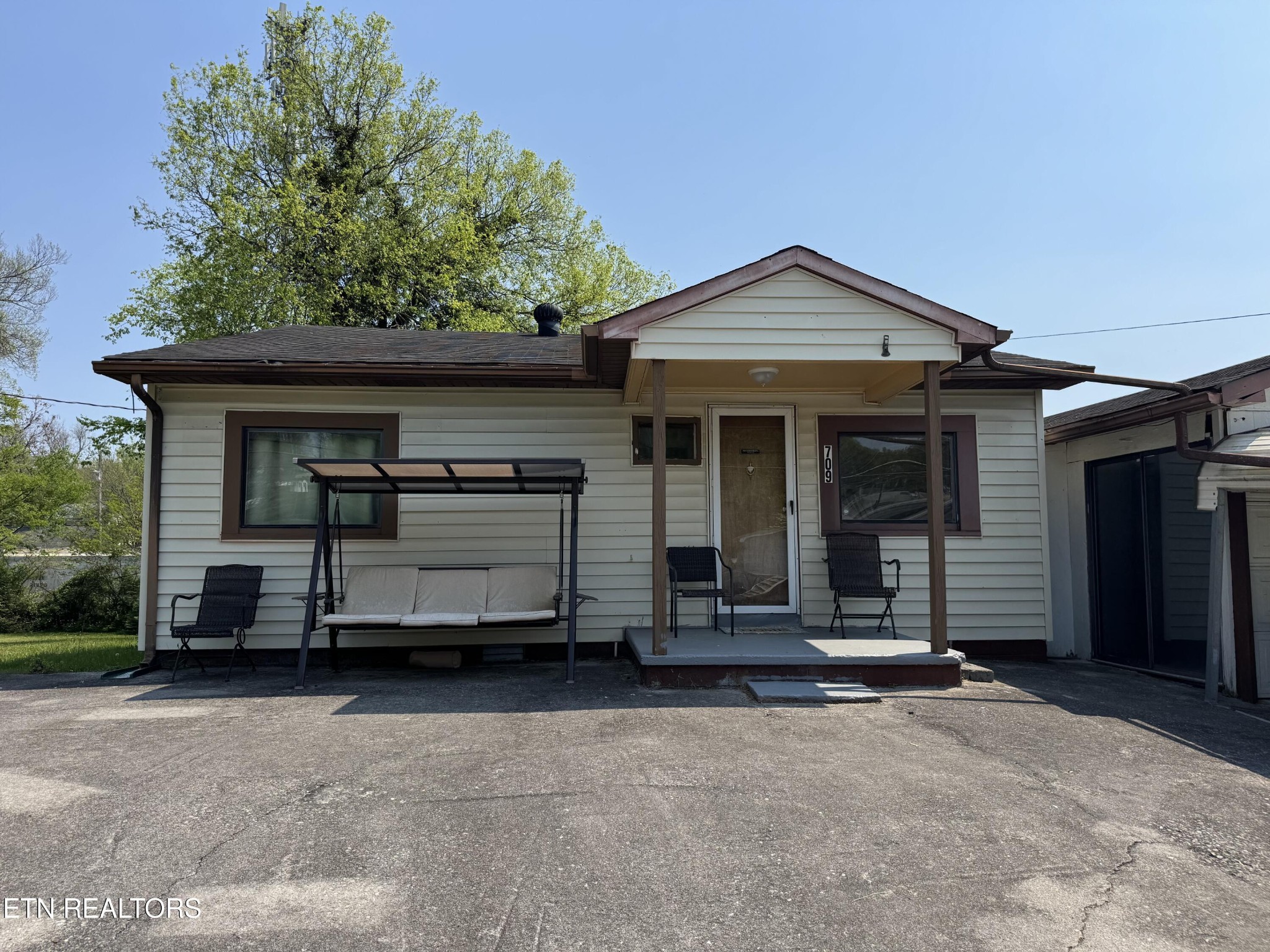 709 Fowler Street Clinton, TN 37716 - Photo 1 of 8 Gallery Image 1