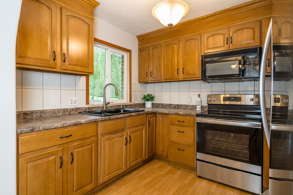 7812 Windy Cove Road Bridgewater, VA 22812 - Photo 7 of 41 a kitchen with granite countertop cabinets stainless steel appliances and a counter space