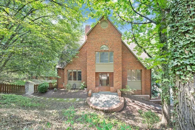 $799,000 | 3501 Peakwood Drive Southwest, Roanoke, VA 24014