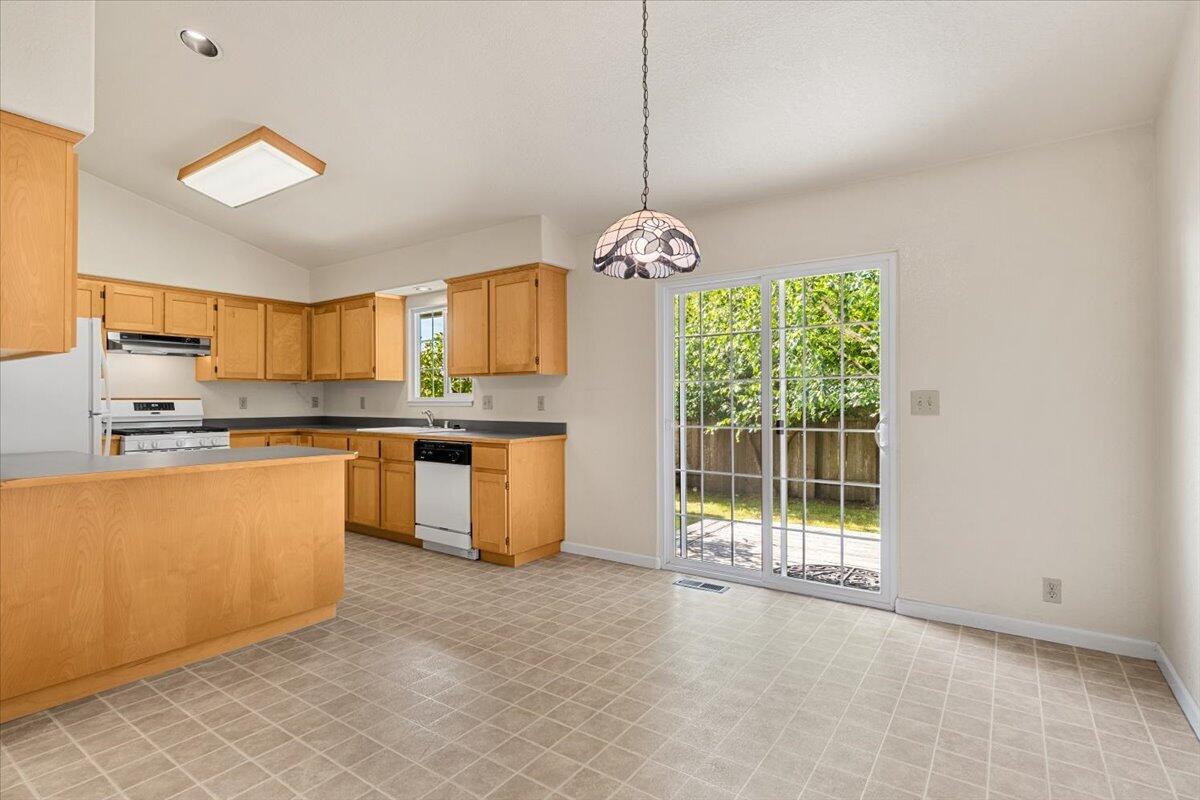 1148 Eucalyptus Road McKinleyville, CA 95519 - Photo 9 of 27 09-DSC07182-HDR