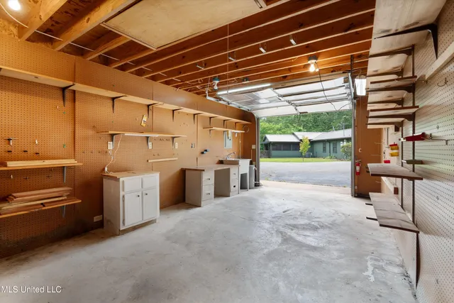 $175,000 | 135 Red Bird Cove, Batesville, MS 38606