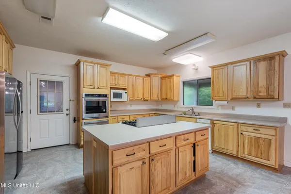 $175,000 | 135 Red Bird Cove, Batesville, MS 38606