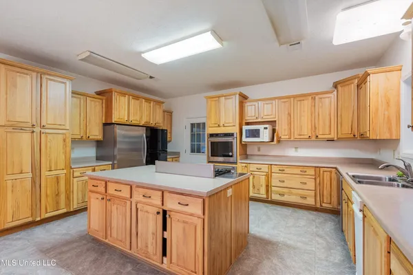 $175,000 | 135 Red Bird Cove, Batesville, MS 38606