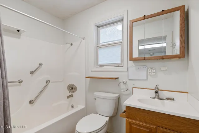 $175,000 | 135 Red Bird Cove, Batesville, MS 38606