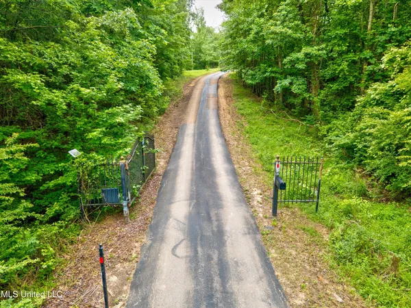 $175,000 | 135 Red Bird Cove, Batesville, MS 38606