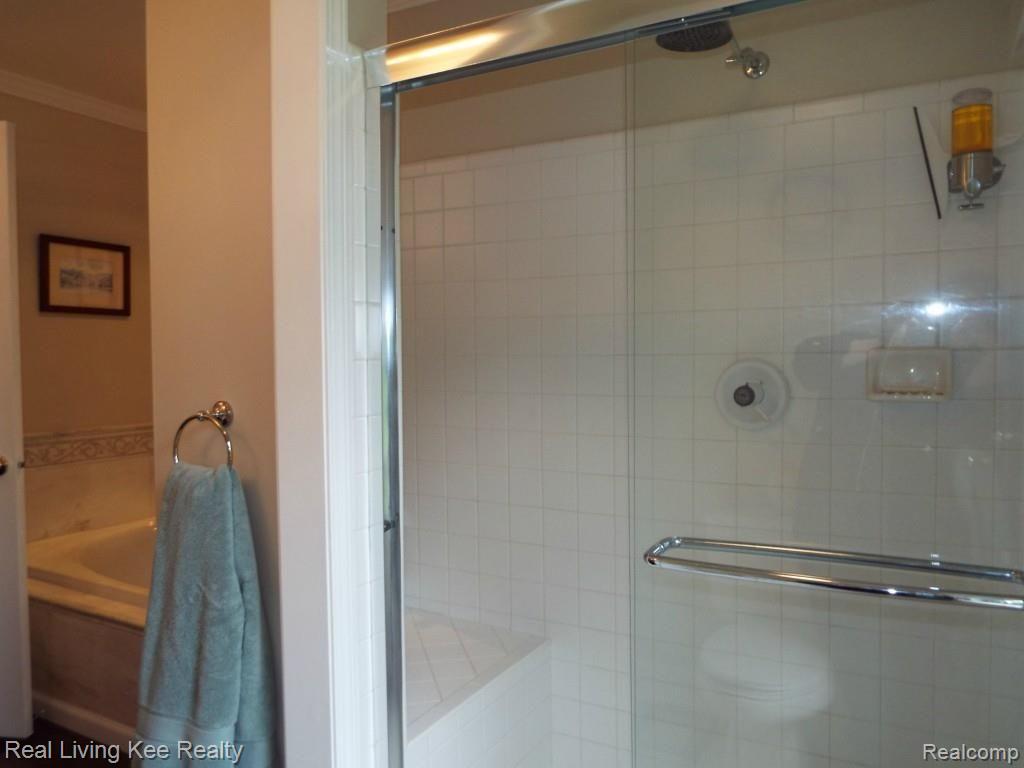 3379 Roseglade Rochester, MI 48306 - Photo 37 of 68 mstr bath (2).jpg