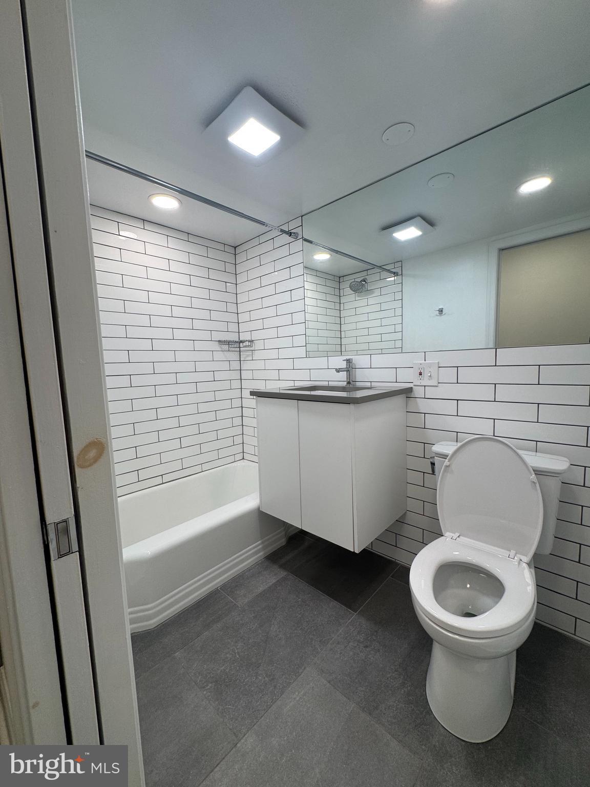 1810 Rittenhouse Square, Unit 313 Philadelphia, PA 19103 - Photo 16 of 28
