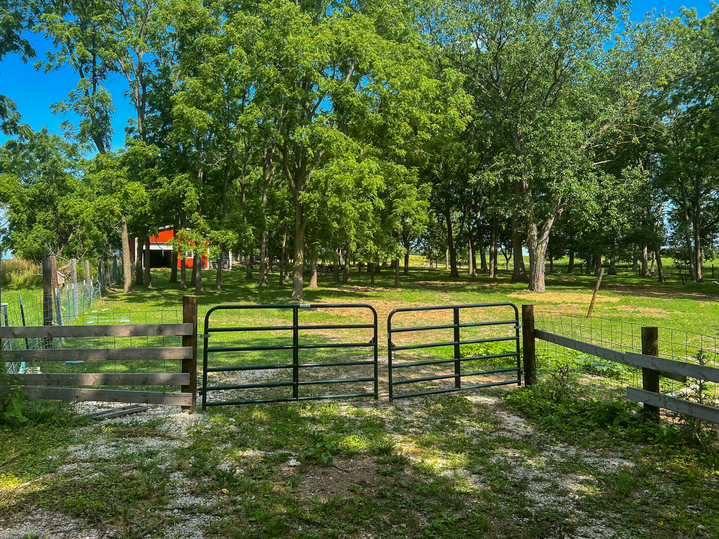 28506 Brickville Road Sycamore, IL 60178 - Photo 2 of 7 a view of a park with benches