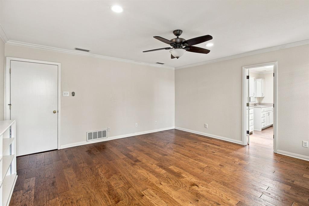 905 Crowley Road Arlington, TX 76012 - Photo 23 of 40 Gallery Image 23