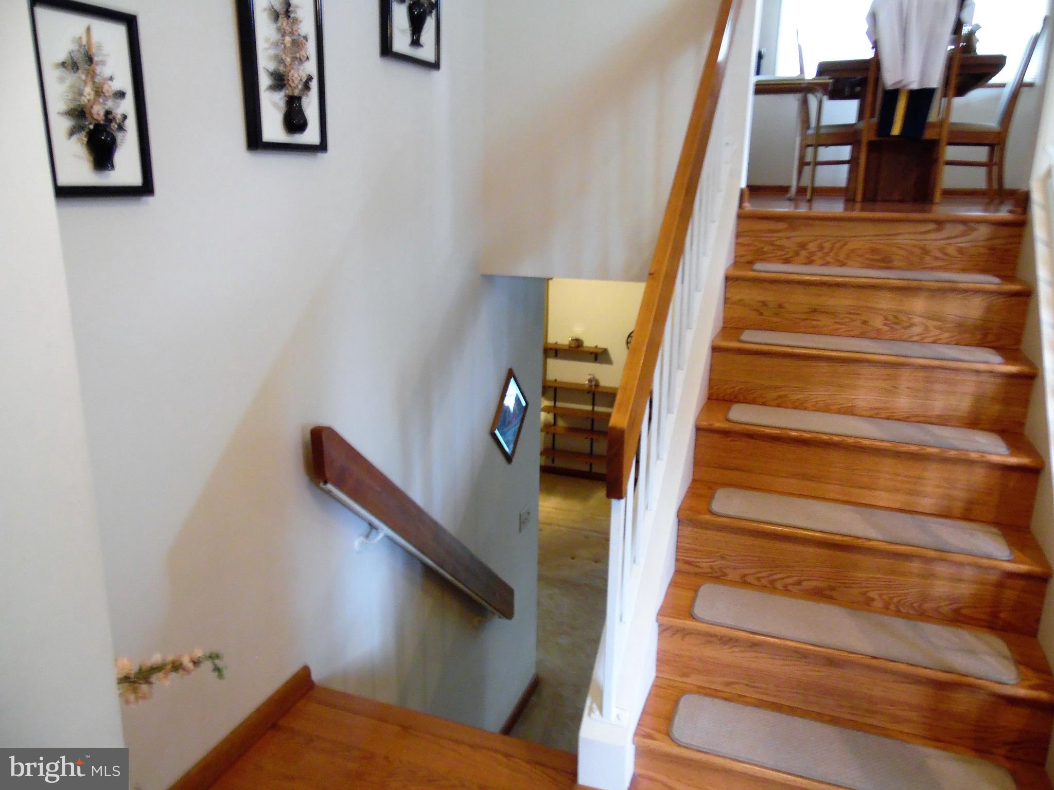 333 Regent Road Harrisburg, PA 17112 - Photo 8 of 36 Split Foyer