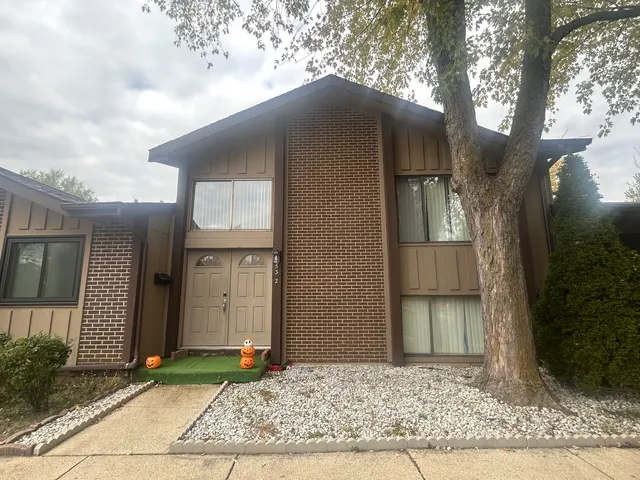 $309,999 | 532 East Devon Avenue, Roselle, IL 60172