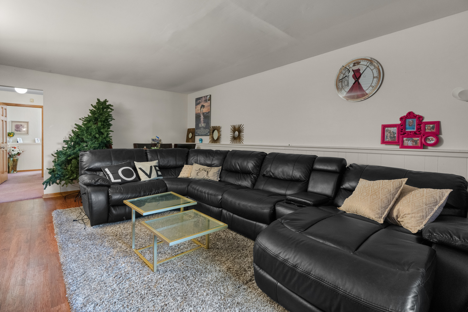 532 East Devon Avenue Roselle, IL 60172 - Photo 13 of 32 a living room with furniture and a couch