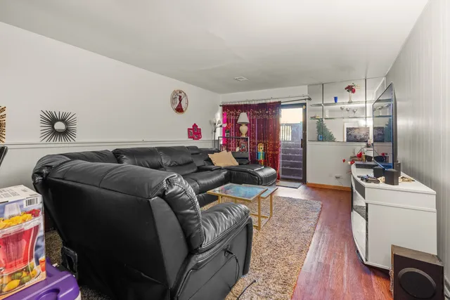 $309,999 | 532 East Devon Avenue, Roselle, IL 60172