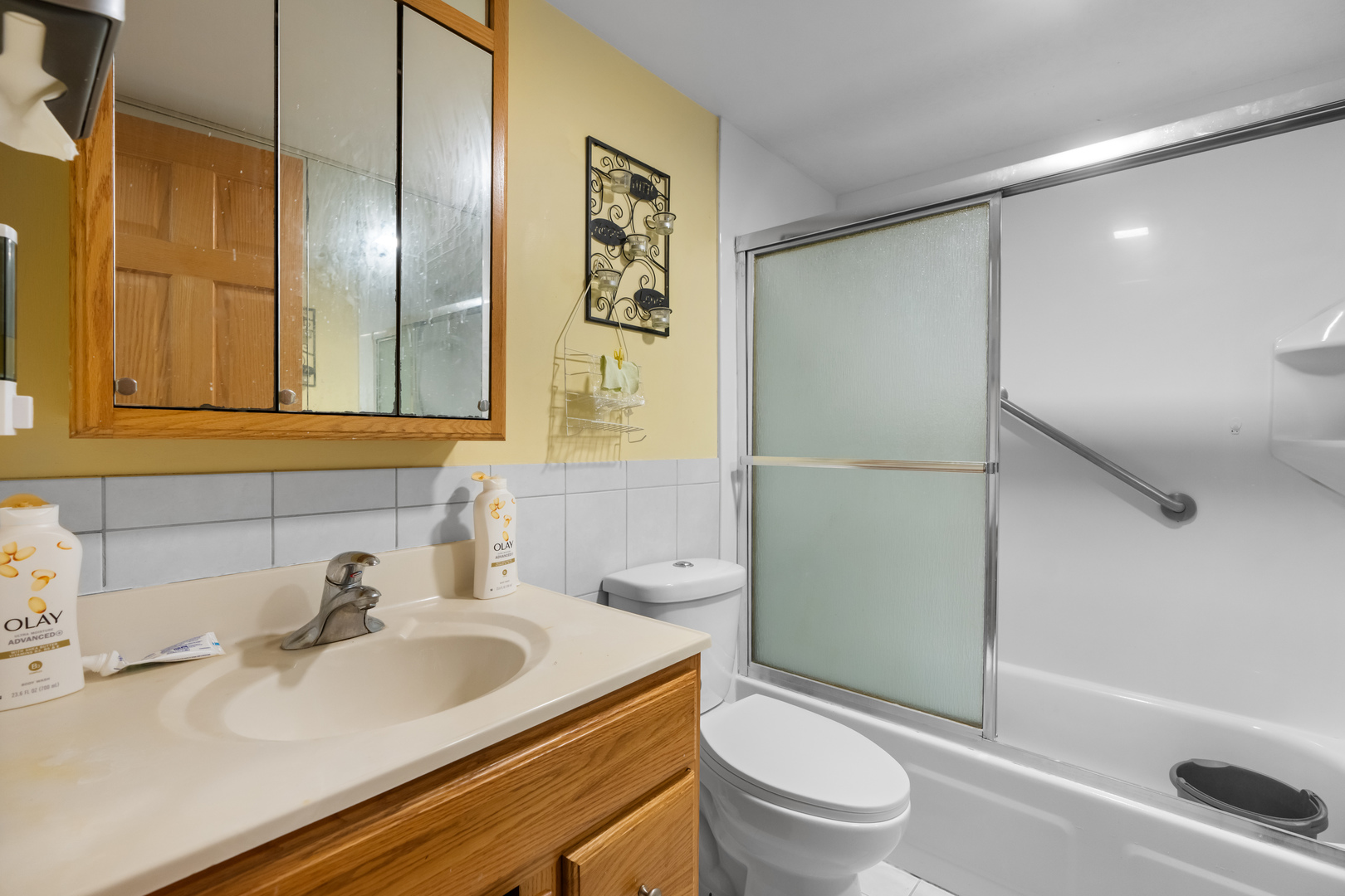 532 East Devon Avenue Roselle, IL 60172 - Photo 17 of 32 a bathroom with a sink a toilet and shower