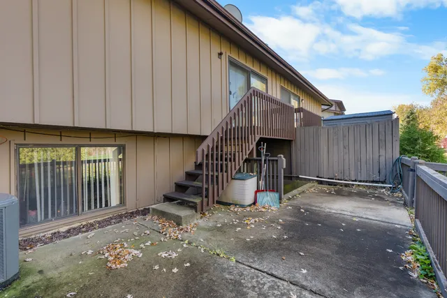 $309,999 | 532 East Devon Avenue, Roselle, IL 60172