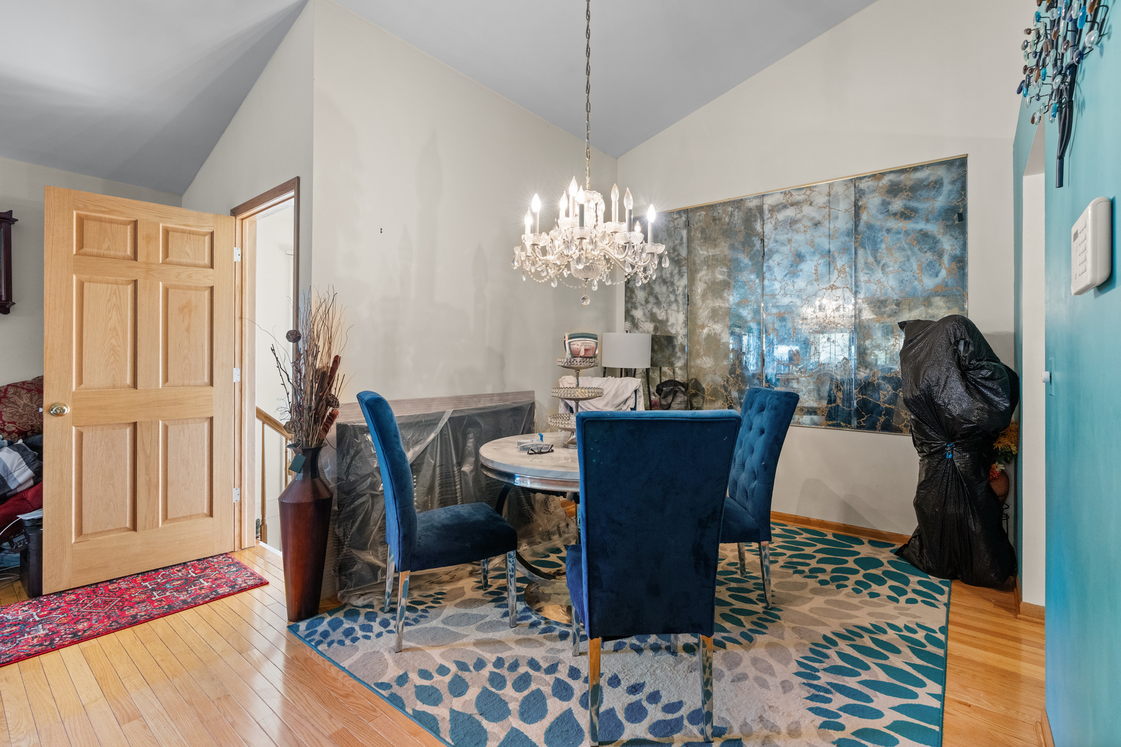 532 East Devon Avenue Roselle, IL 60172 - Photo 6 of 32 a dining room with furniture and window