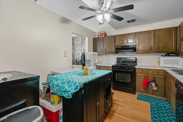 $309,999 | 532 East Devon Avenue, Roselle, IL 60172