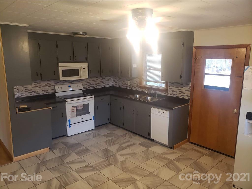 301 Mc Kinney Road Marion, NC 28752 - Photo 12 of 23 Gallery Image 12
