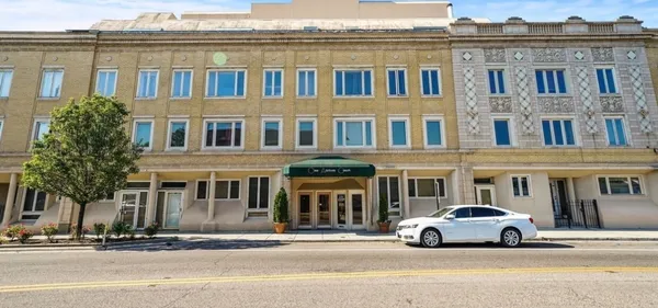 $2,200 | 6337 Roosevelt Road, Unit 408, Berwyn, IL 60402