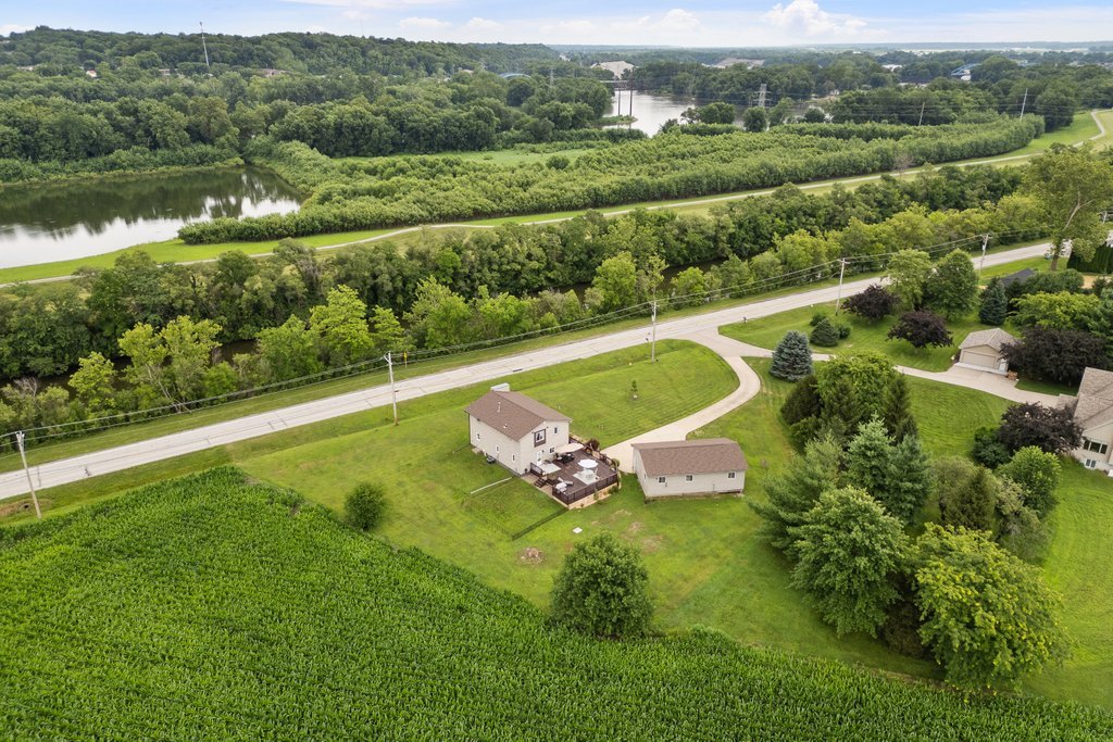 1814 Big Island Road Rock Island, IL 61201 - Photo 16 of 60