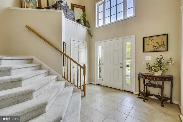 a view of entryway and hall