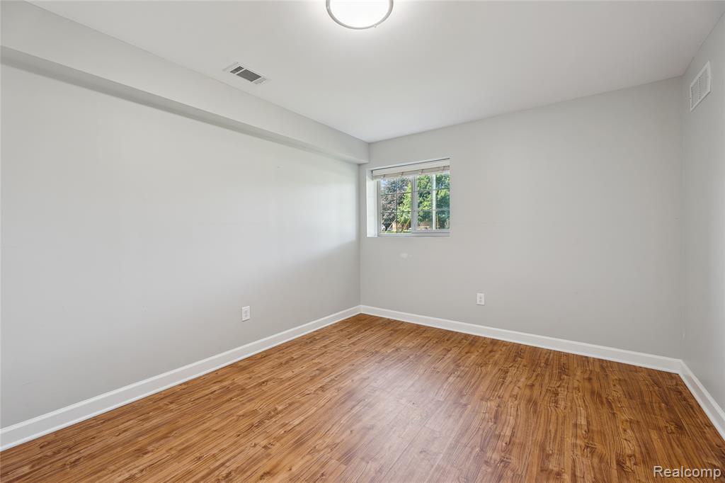 3395 West Maple Road Wixom, MI 48393 - Photo 28 of 50
